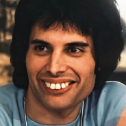 ¿PORQUE FREDDIE MERCURY NO SE ARREGLO LOS DIENTES?