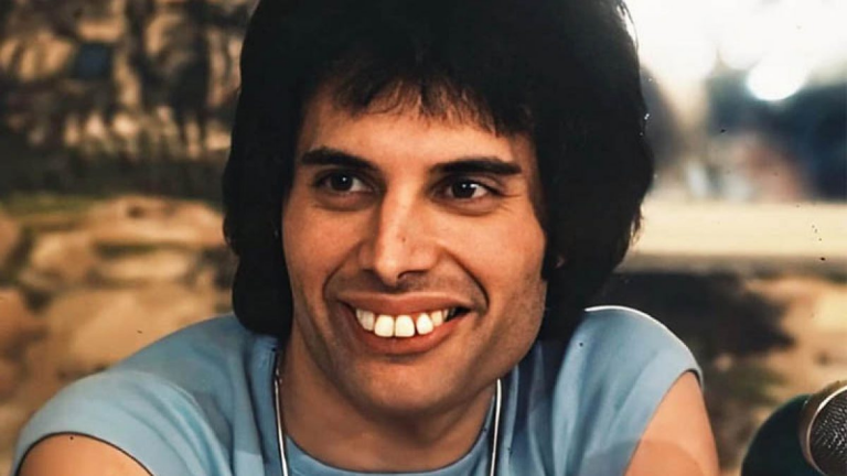 Porque Freddie Mercury No Se Arreglo Los Dientes